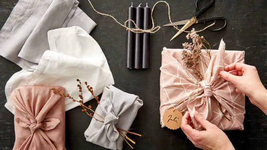 WRAP GIFTS SUSTAINABLY