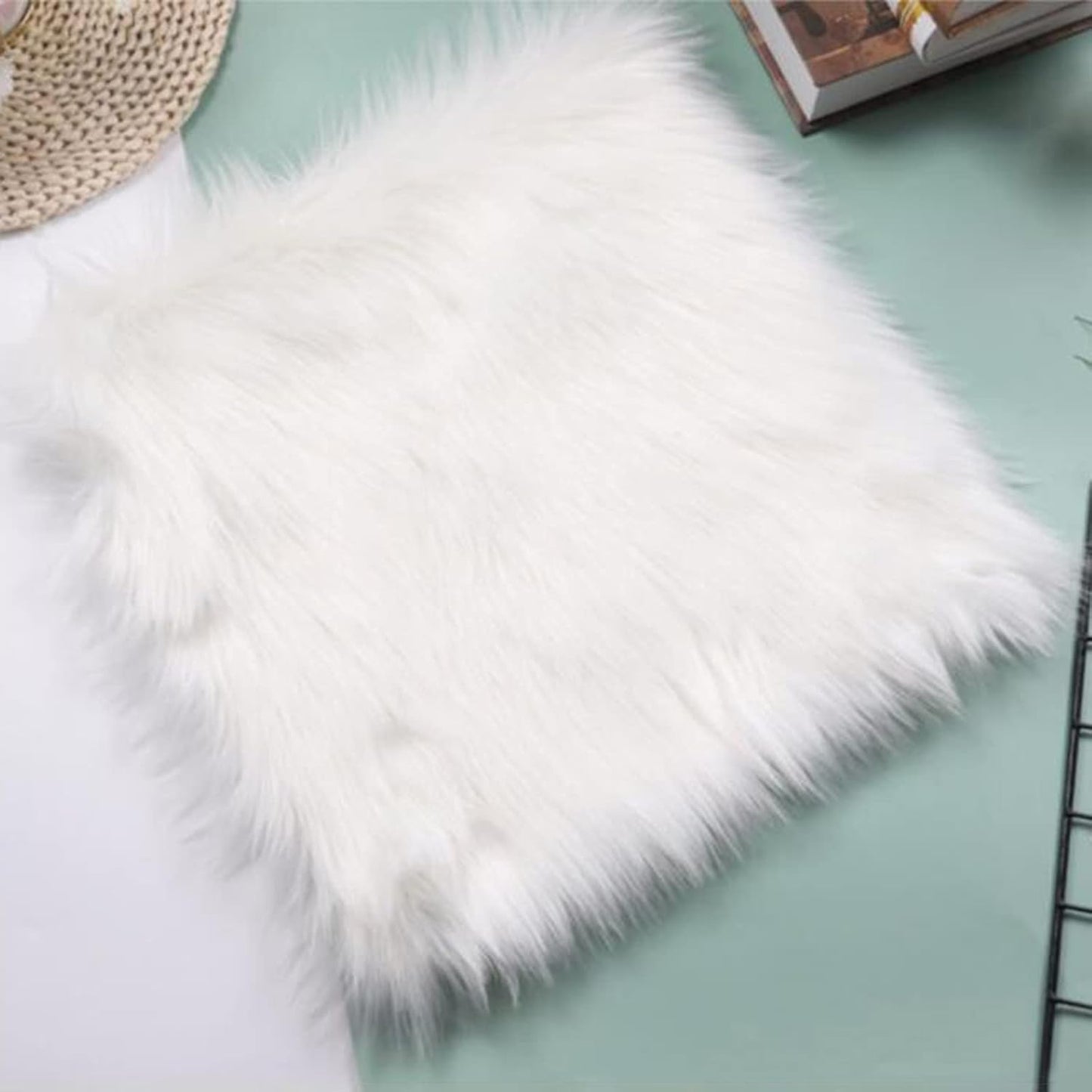 35×35cm real lambswool chair pad – soft and luxurious seat cushion, made from genuine wool for warmth and comfort, breathable and durable, perfect for dining chairs, office seats, or home décor, available in multiple pieces.