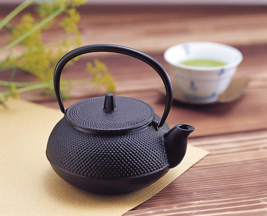 0.8L Black Japanese Tetsubin Hobnail Style Cast Iron Teapot - Elegant and Durable Tea Kettle - Perfect for Brewing Tea with Traditional Japanese Style and Exceptional Heat Retention