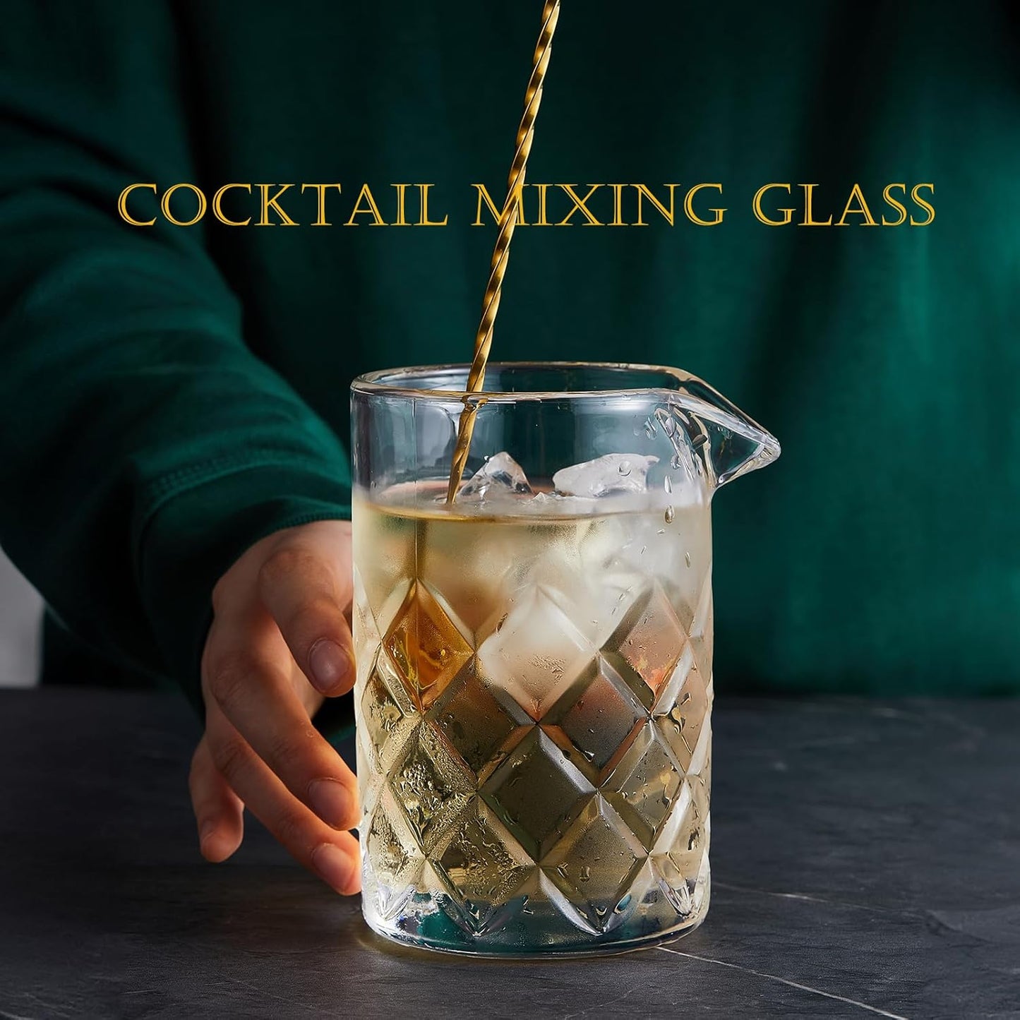 500ml whiskey decanter – made from high-quality crystal, perfect for storing and serving whiskey, bourbon, or other spirits, elegant design enhances your drinking experience, ideal for home bars, special occasions, and gifting.