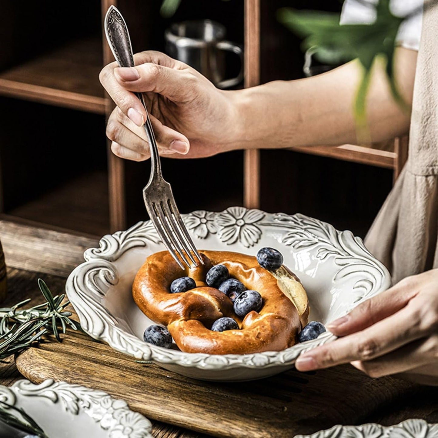 Floral Ceramic Soup Plate, 5x22 cm, Elegant Vintage-Inspired Deep Dish, Durable and Heat-Resistant, Ideal for Serving Soup, Pasta, and Salads, Perfect for Home, Restaurants, and Special Occasions