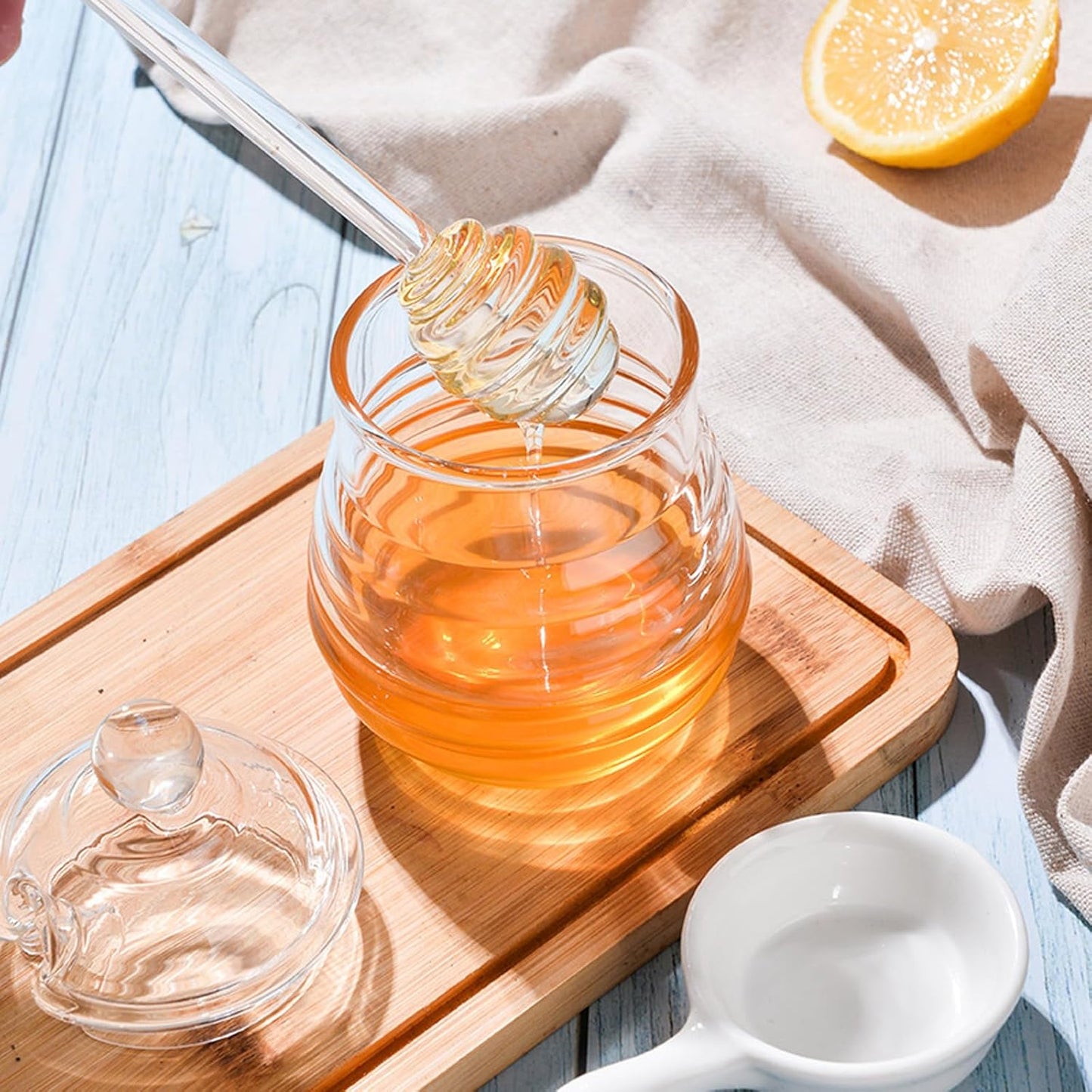 Glass Honey Jar with Dipper - Elegant and Practical Honey Storage - Made of Clear Glass for Easy Viewing - Includes a Wooden Dipper for Convenient and Mess-Free Serving - Ideal for Kitchen or Dining Table Use