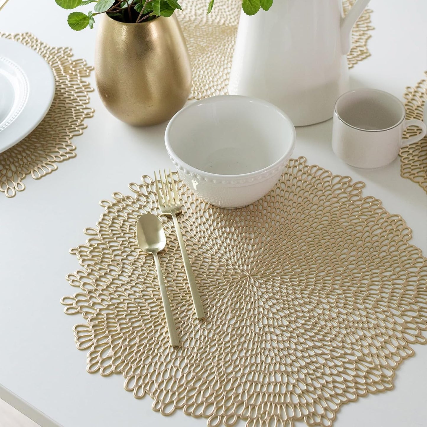 Romantic PVC Rose Gold Plastic Placemats for Kitchen Dining Table Decorative Table Mats for Home Décor and Elegant Dining Settings Heat-Resistant Waterproof Table Mats with Stylish Rose Gold Finish