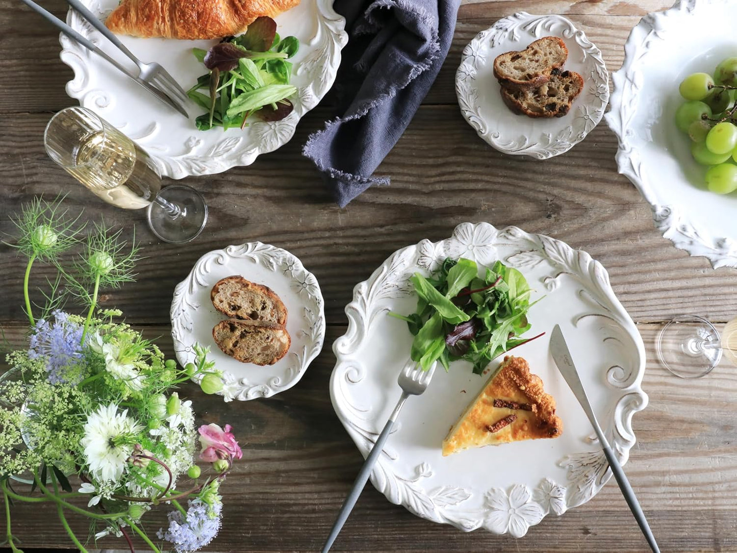 Floral Ceramic Plate, 21.5 cm, Elegant Vintage-Inspired Dinnerware, Durable and Heat-Resistant, Ideal for Serving Salads, Appetizers, and Desserts, Perfect for Home, Restaurants, and Special Occasions