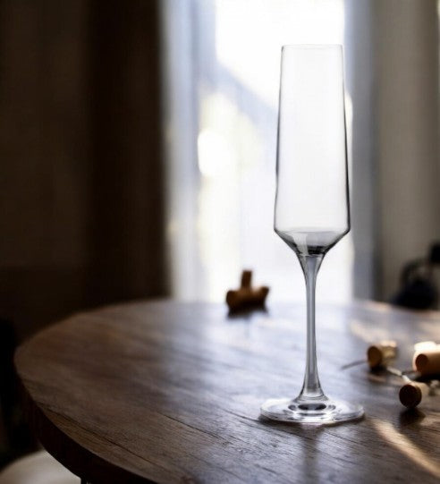 218ml lead-free crystal champagne glass – elegant and durable flute with a refined design, perfect for sparkling wine and celebrations, enhances bubbles and aroma, ideal for home, restaurants, and special occasions.