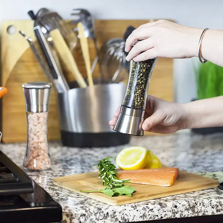 Manual Stainless Steel Spice Grinder - Salt and Pepper Mill with Portable Glass Bottle - Adjustable Coarseness for Fresh Grinding - Stylish and Practical for Kitchen or Dining Table Use