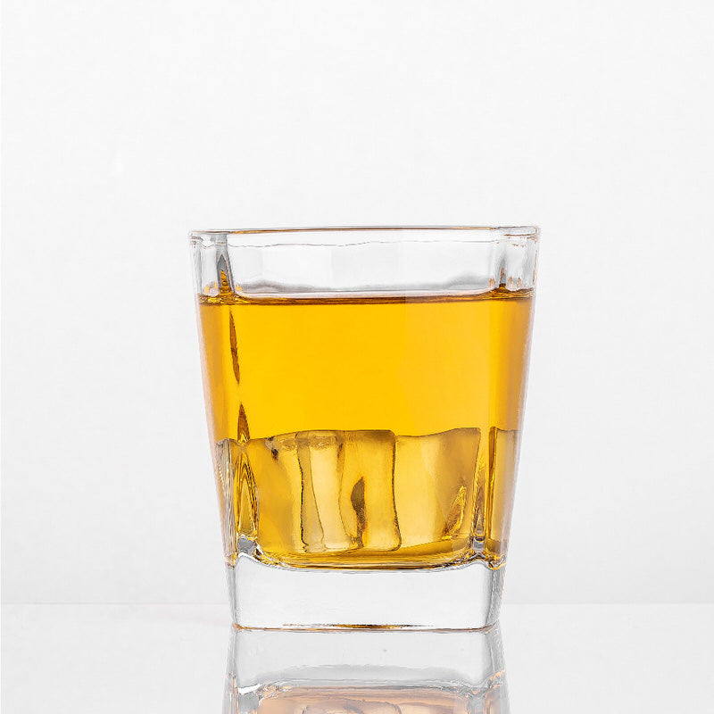 135ml whiskey glass – compact and elegant, perfect for serving whiskey, bourbon, or other spirits, designed for a refined drinking experience, ideal for home bars, special occasions, or casual sipping.