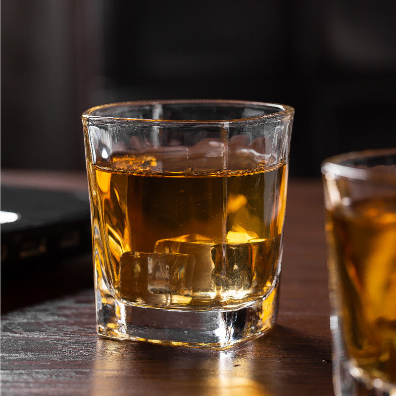 135ml whiskey glass – compact and elegant, perfect for serving whiskey, bourbon, or other spirits, designed for a refined drinking experience, ideal for home bars, special occasions, or casual sipping.