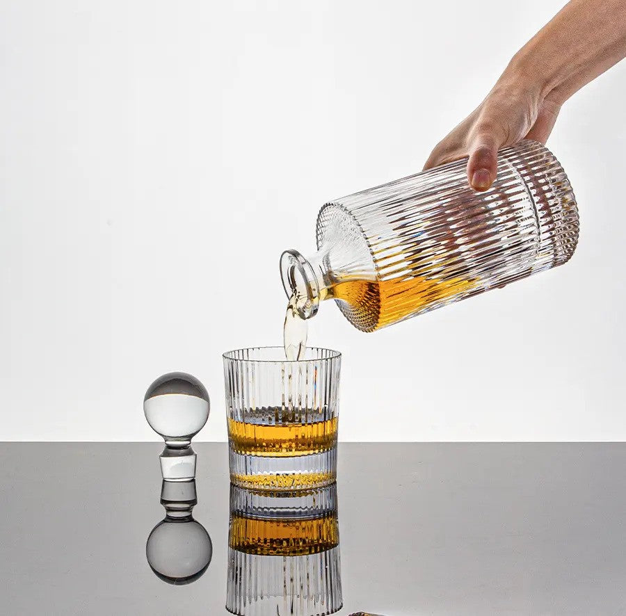 800ml whiskey decanter – made from high-quality glass, perfect for storing and serving whiskey, bourbon, and other spirits, sleek and elegant design adds a touch of sophistication to any bar or home décor.