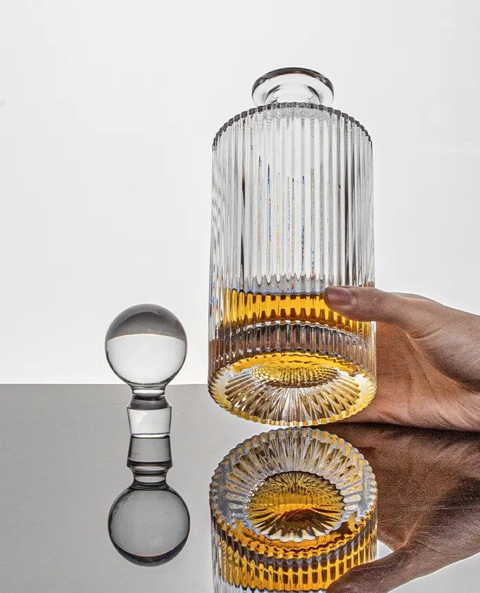 800ml whiskey decanter – made from high-quality glass, perfect for storing and serving whiskey, bourbon, and other spirits, sleek and elegant design adds a touch of sophistication to any bar or home décor.