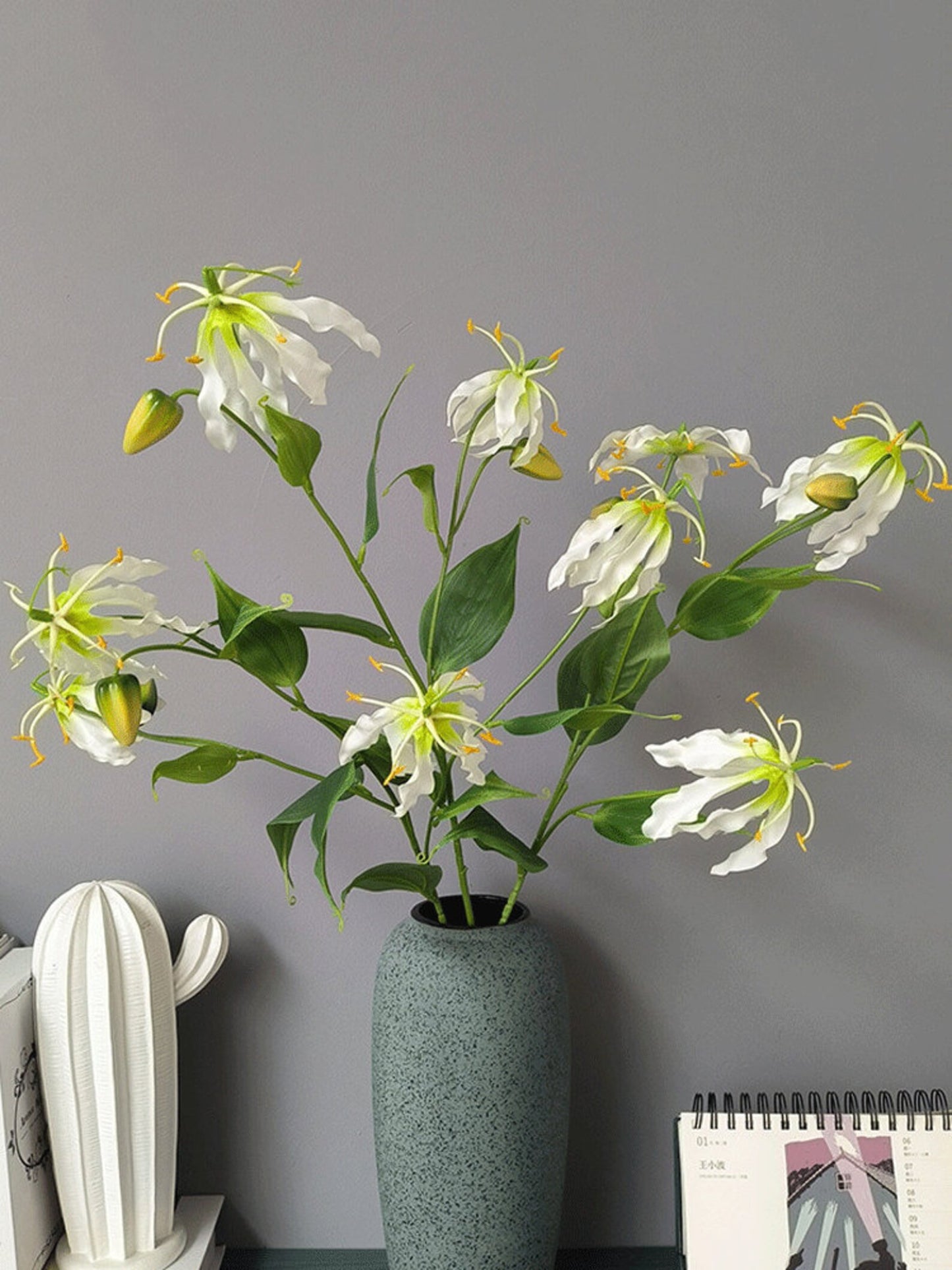 Gloriosa Spray Ivory - Realistic Artificial Gloriosa Stem with Elegant Ivory Blooms - Perfect for Floral Arrangements, Bouquets, Wreaths, and Home Décor - Long-Lasting and Low Maintenance