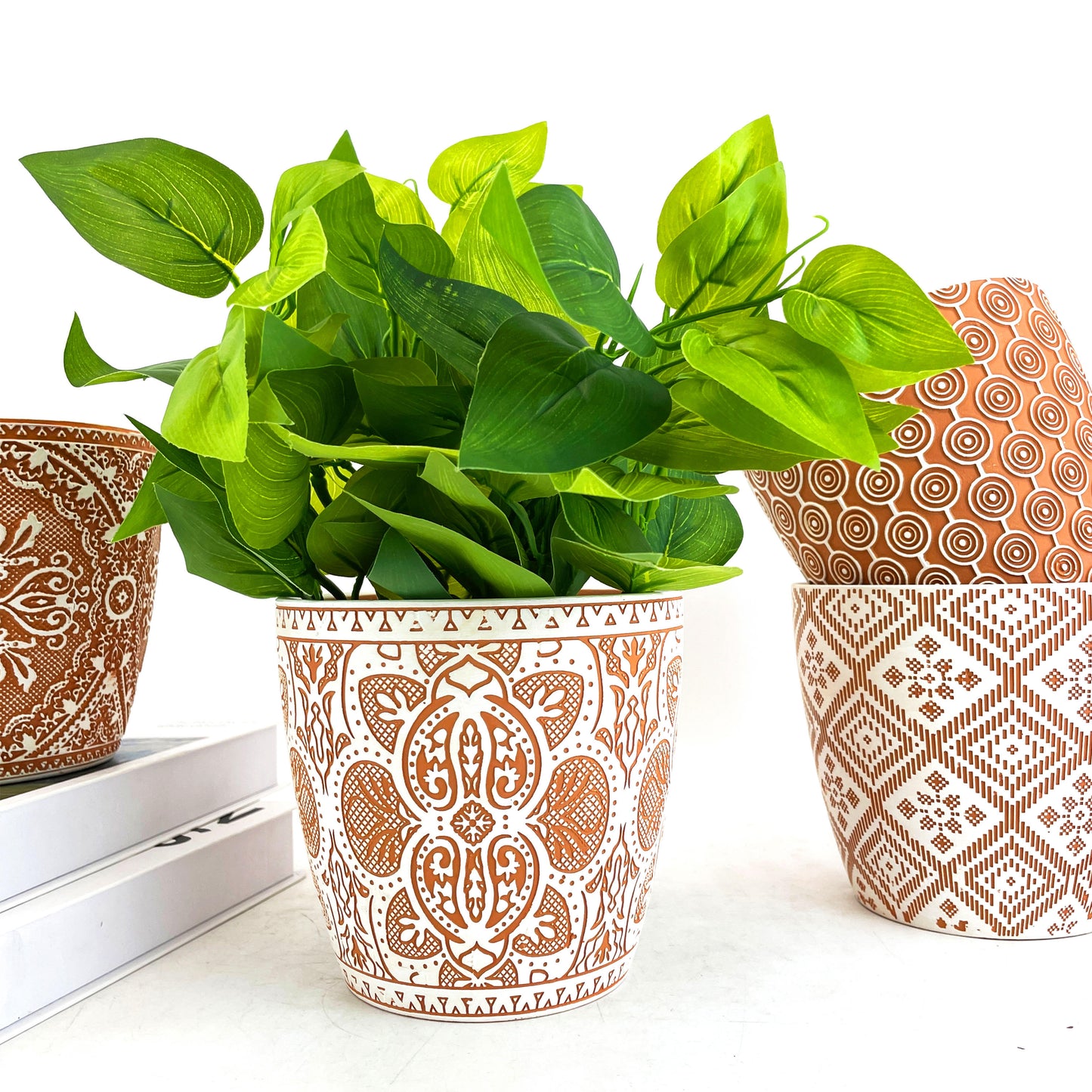 Gold Pattern Ceramic Flowerpot - Elegant Porcelain Planter with Gold Detailing - Perfect for Indoor and Outdoor Plants - Adds a Touch of Luxury and Style to Your Home or Garden Decor
