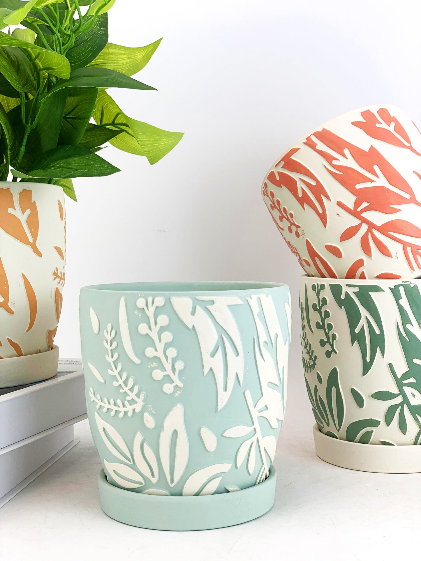 GREEN CERAMIC FLOWERPOT WITH TRAY