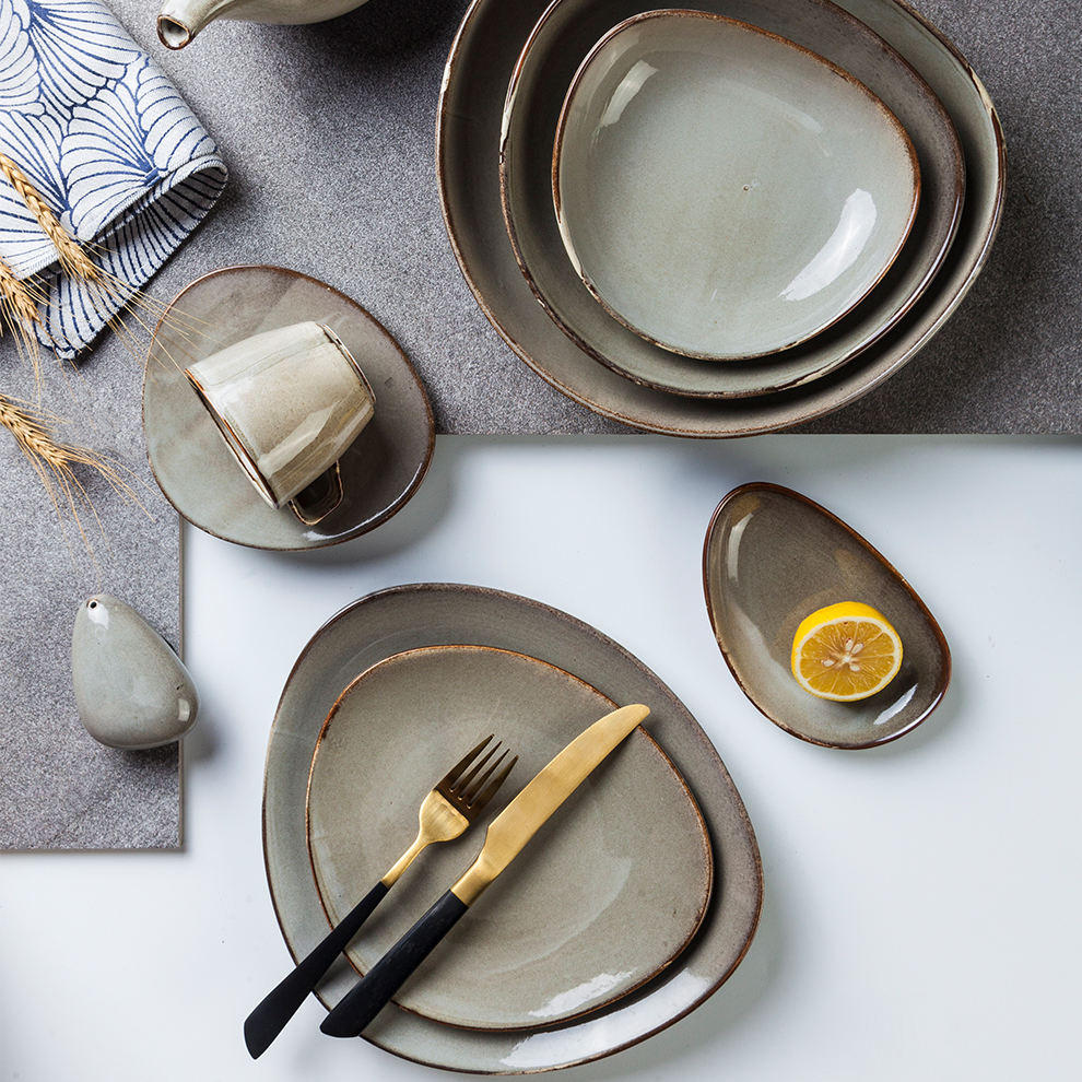 Japandi 11.5" Triangular Plate