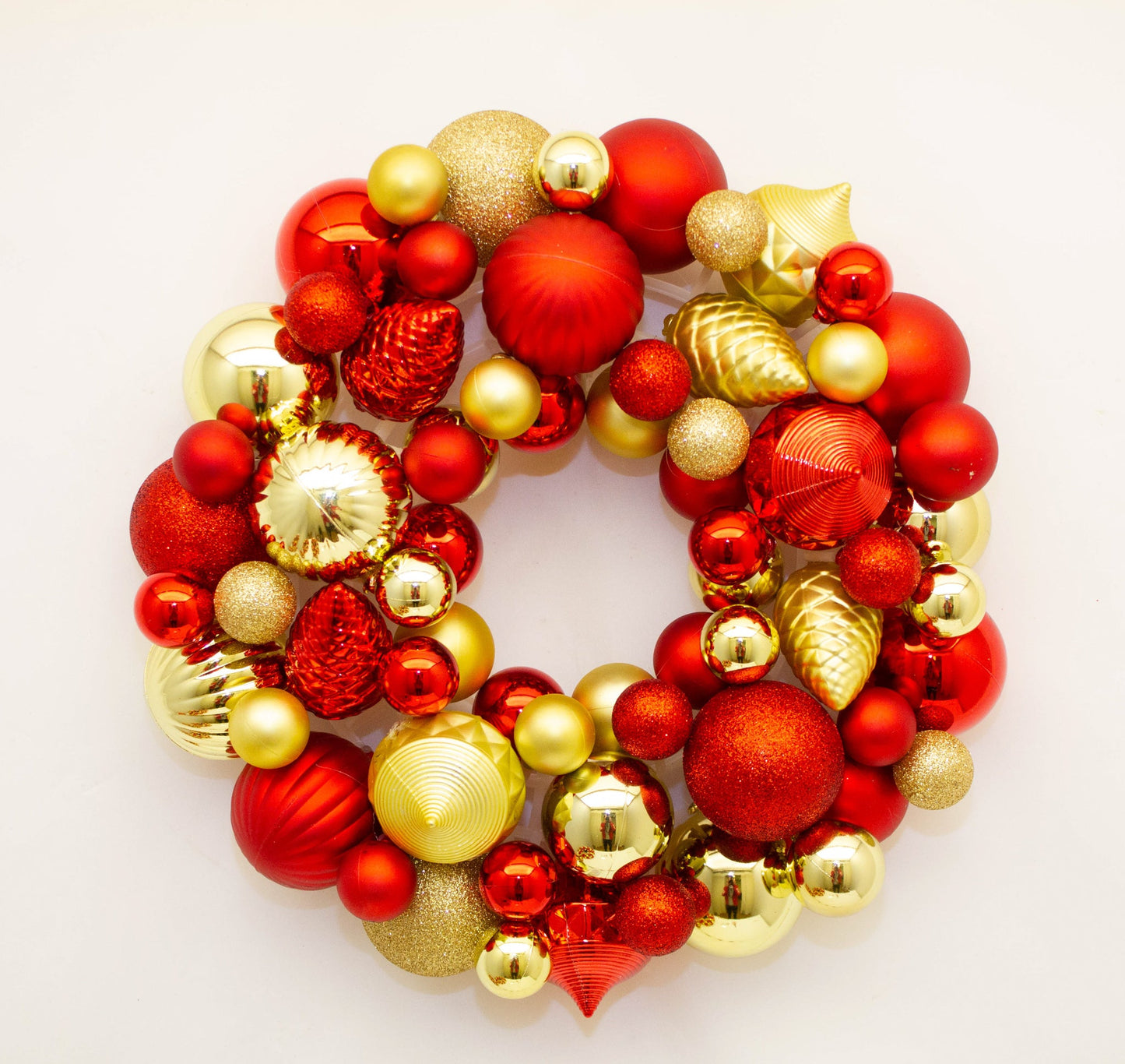 Red & Gold Shatterproof Bauble Wreath 33 cm Festive Christmas Decoration for Doors, Walls, and Mantels, Holiday Ornament Wreath with Glitter Accents for Seasonal Home Styling