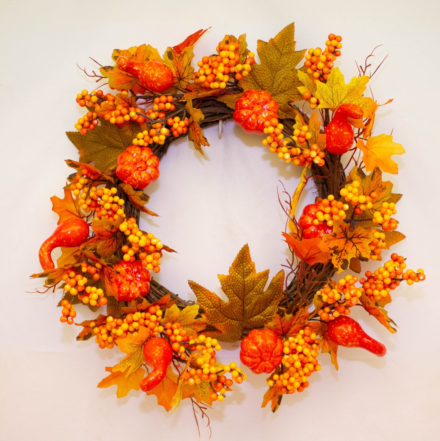 Pumpkin Berry Wreath 40 cm - Festive Autumn Wreath with Pumpkins, Berries, and Fall Foliage - Perfect for Front Doors, Walls, Mantels, and Seasonal Displays