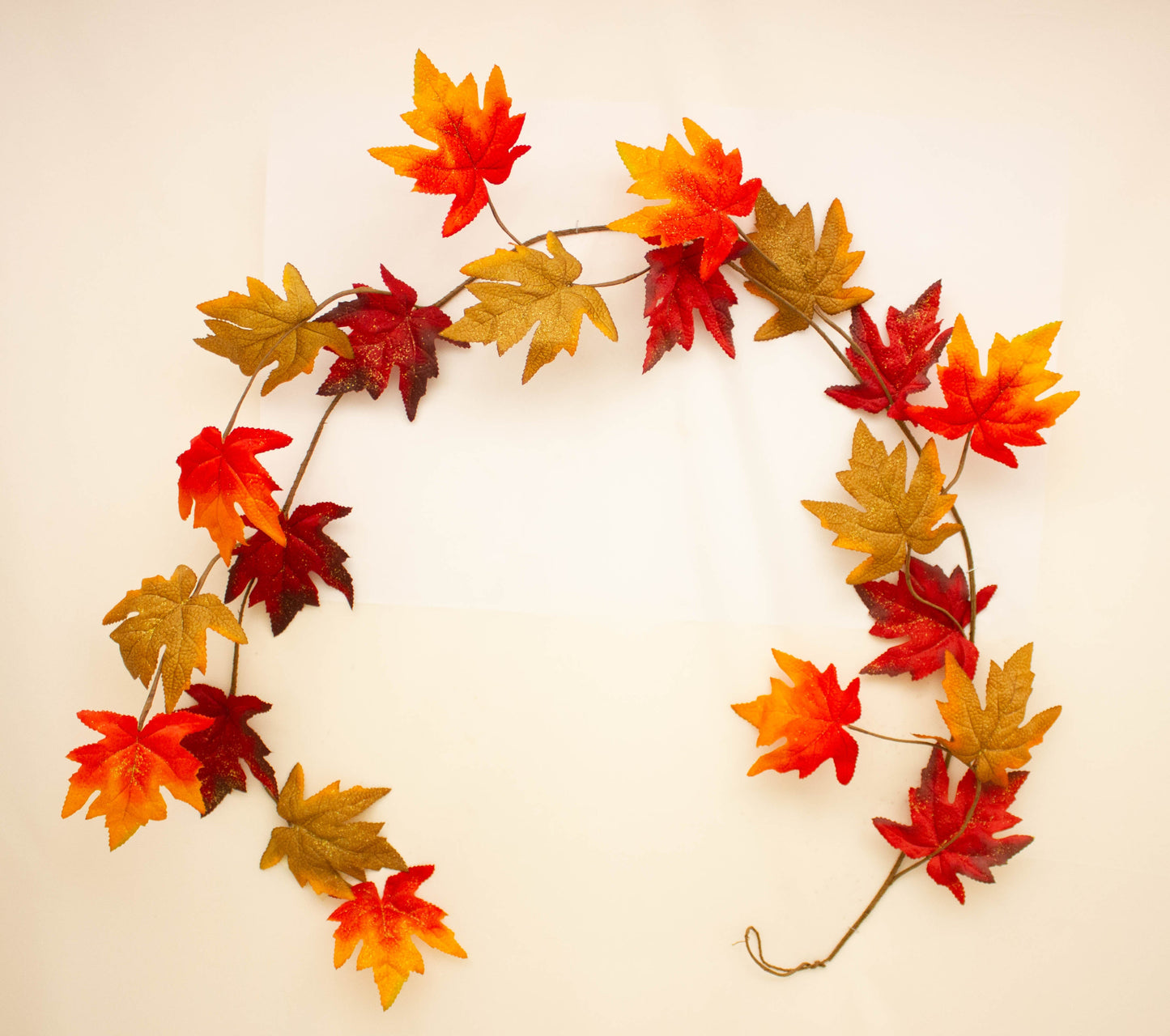 Maple Leaf Shimmering Garland 180 cm - Festive Artificial Garland with Glittering Maple Leaves - Perfect for Autumn Décor, Mantels, Tables, and Seasonal Displays