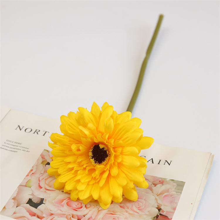 Artificial Daisy Silk Gerbera Daisy Realistic Fake Daisy Flowers for Home Décor Wedding Arrangements Centerpieces and Floral Displays Lifelike Faux Gerbera Daisies with Soft Petals and Sturdy Stems