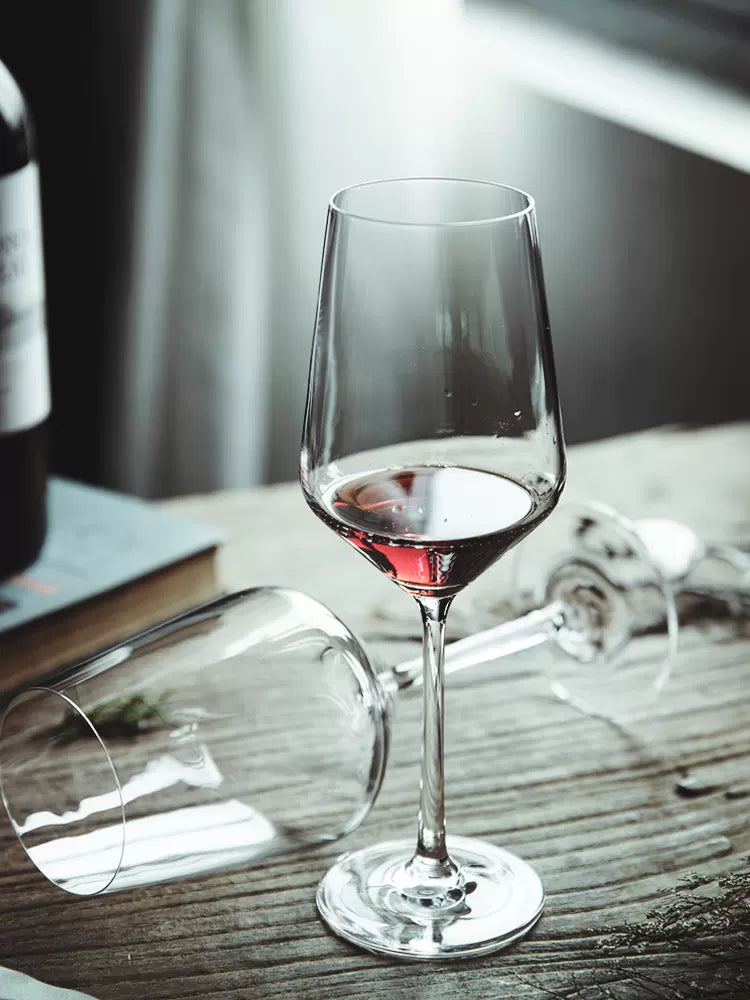 558ml lead-free crystal wine glass – elegant and durable stemware with a refined design, perfect for red and white wines, enhances aroma and flavor, ideal for home, restaurants, and special occasions.