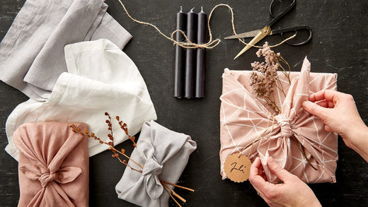 WRAP GIFTS SUSTAINABLY