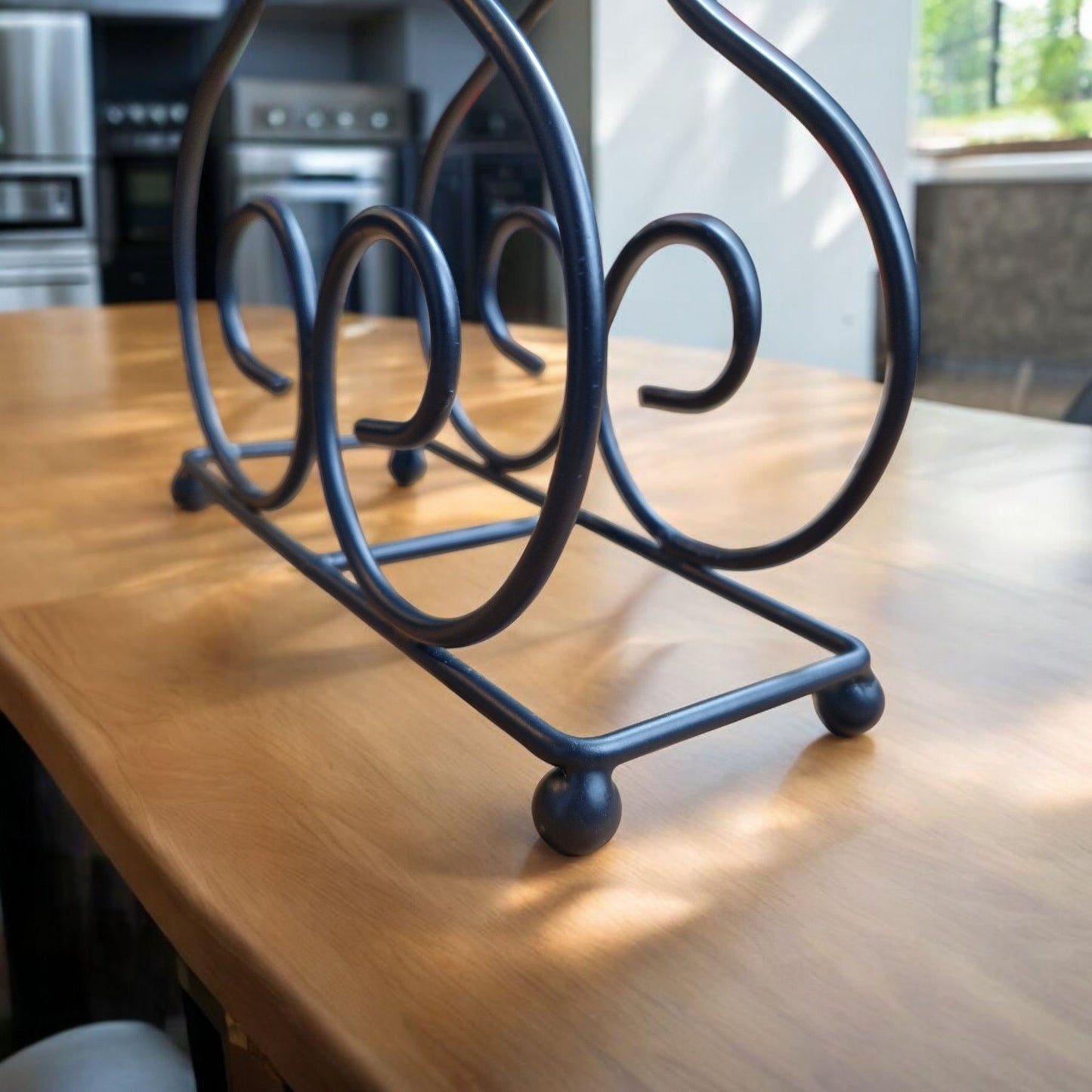 Classic Charm Black Iron Napkin Holder - Elegant Tabletop Accessory for Dining and Entertaining