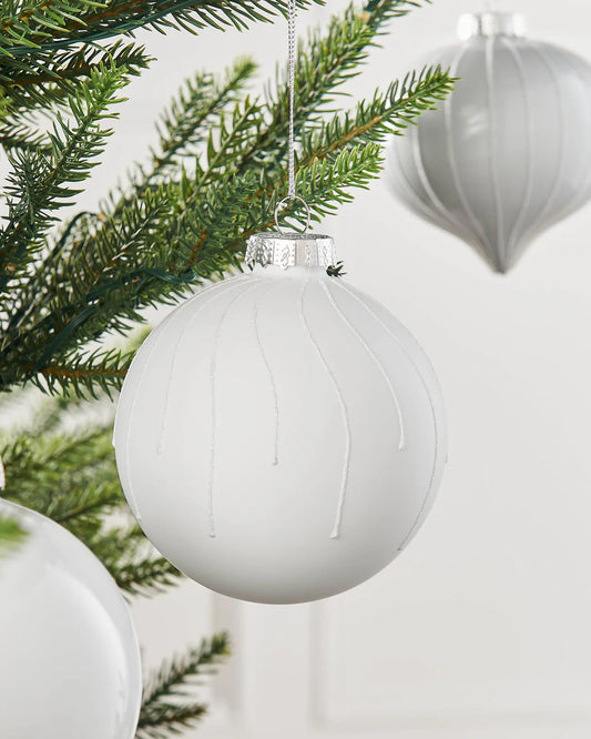 Timeless Charm: Object-In-Glass Bauble for Your Christmas Tree – Elegant Holiday Ornament, Unique Design for Festive Decor, Glass, 10cm, Classic Holiday Decor Piece