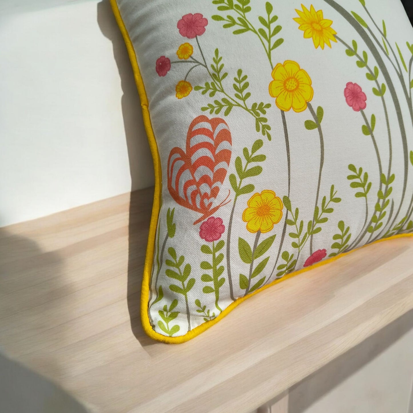 SPRING PRINTED FLORAL CUSHION 45x45CM - Elegant Decorative Cushion with Fresh Spring-Inspired Floral Design - Soft, Lightweight & Comfortable - Ideal for Sofas, Beds, Chairs - Easy Care & Maintenance