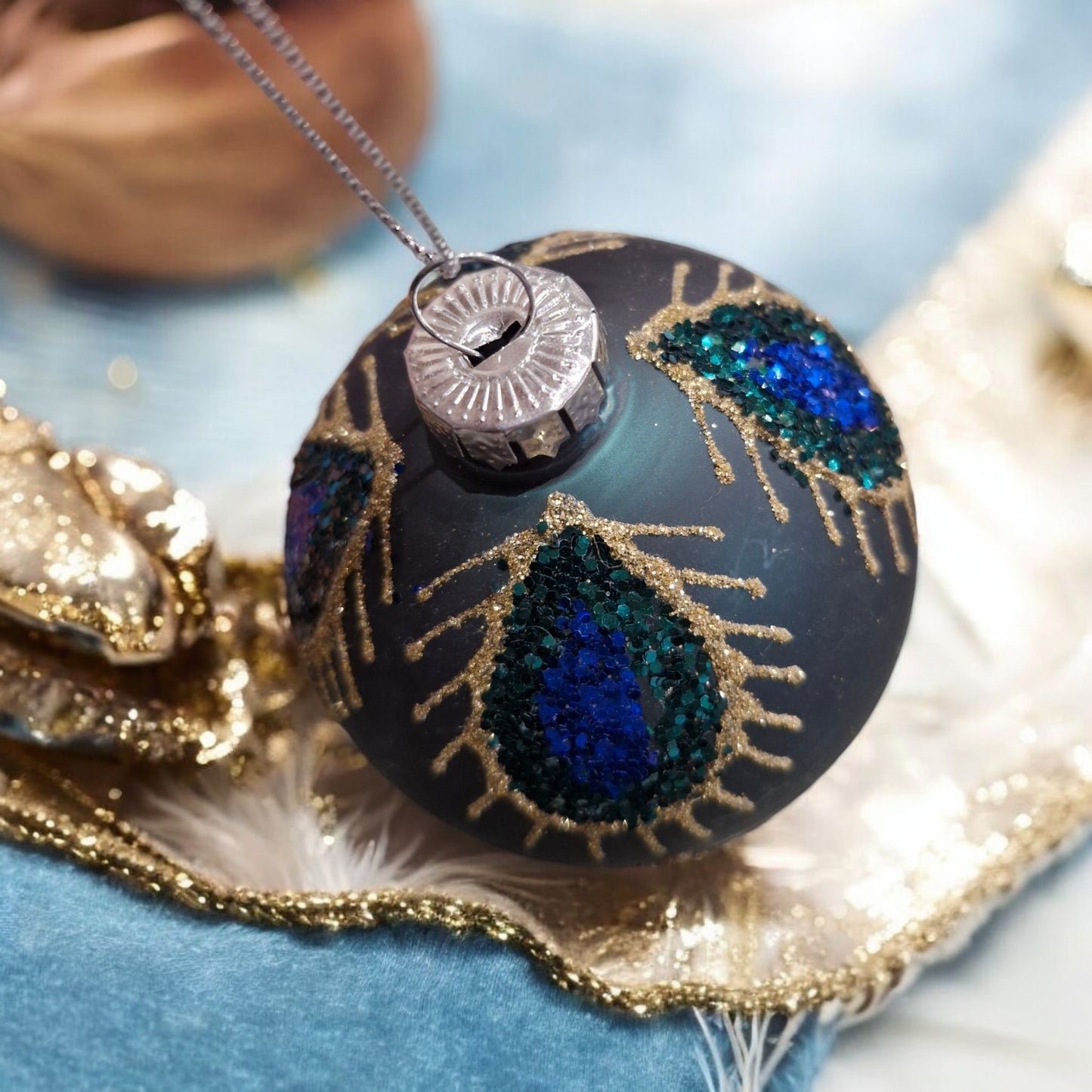 Regal Purple Peacock Bauble – Elegant Holiday Ornament, Luxury Christmas Tree Decoration, Glittering Metallic Finish, Festive Home Decor