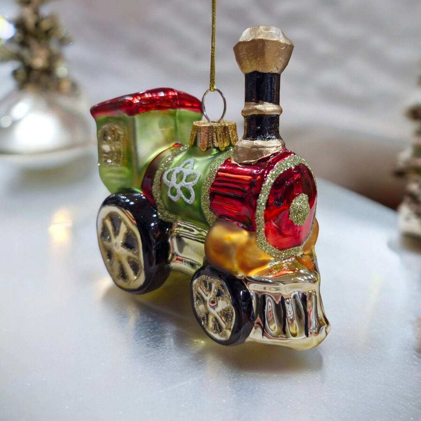 Vintage Train Christmas Ornament – Nostalgic Holiday Decoration in Timeless Retro Design, 4" x 2.5", Handcrafted Metal and Resin for Classic Festive Charm