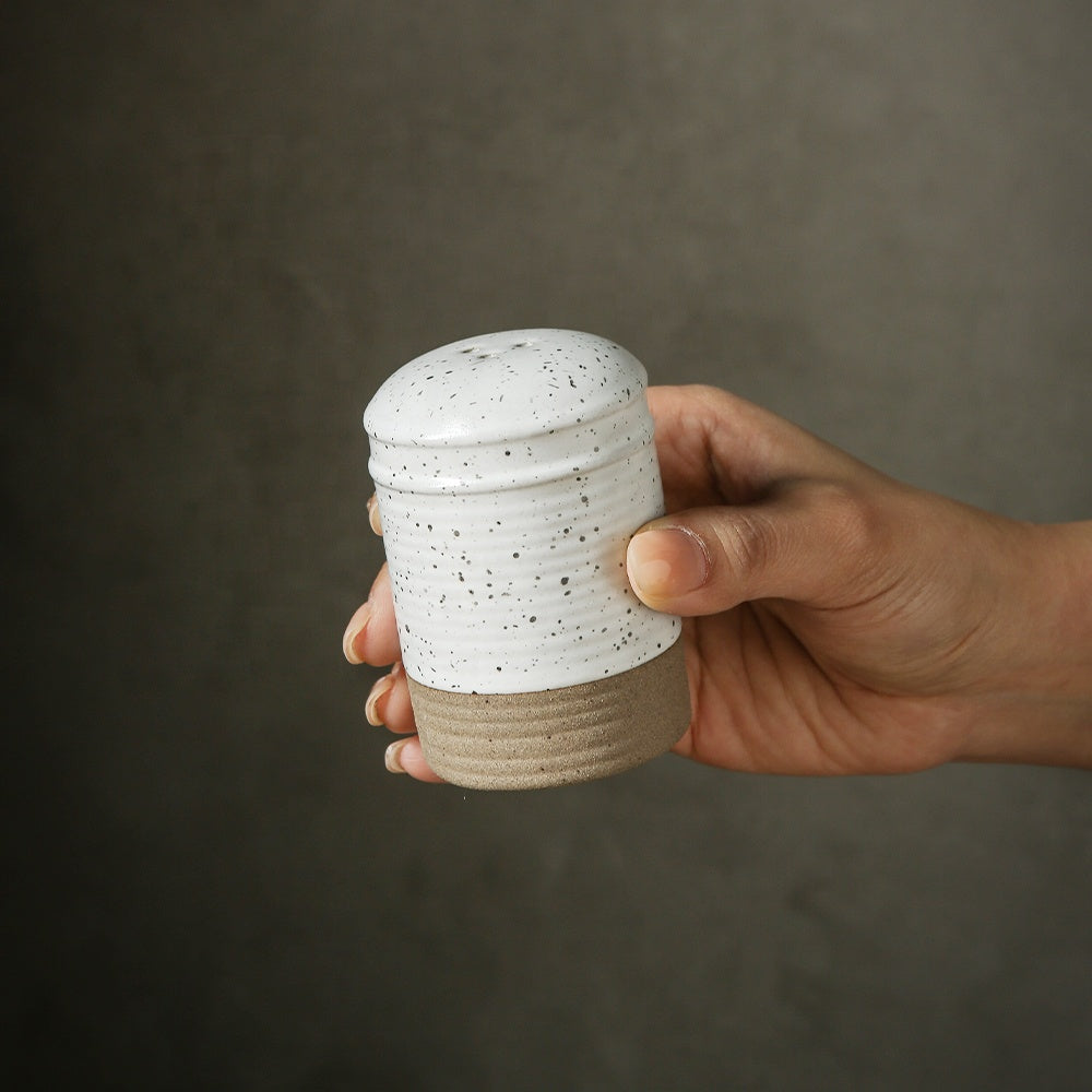 Earthen Elegance portable seasoning storage clay ceramic salt bottle wholesale salt container shaker