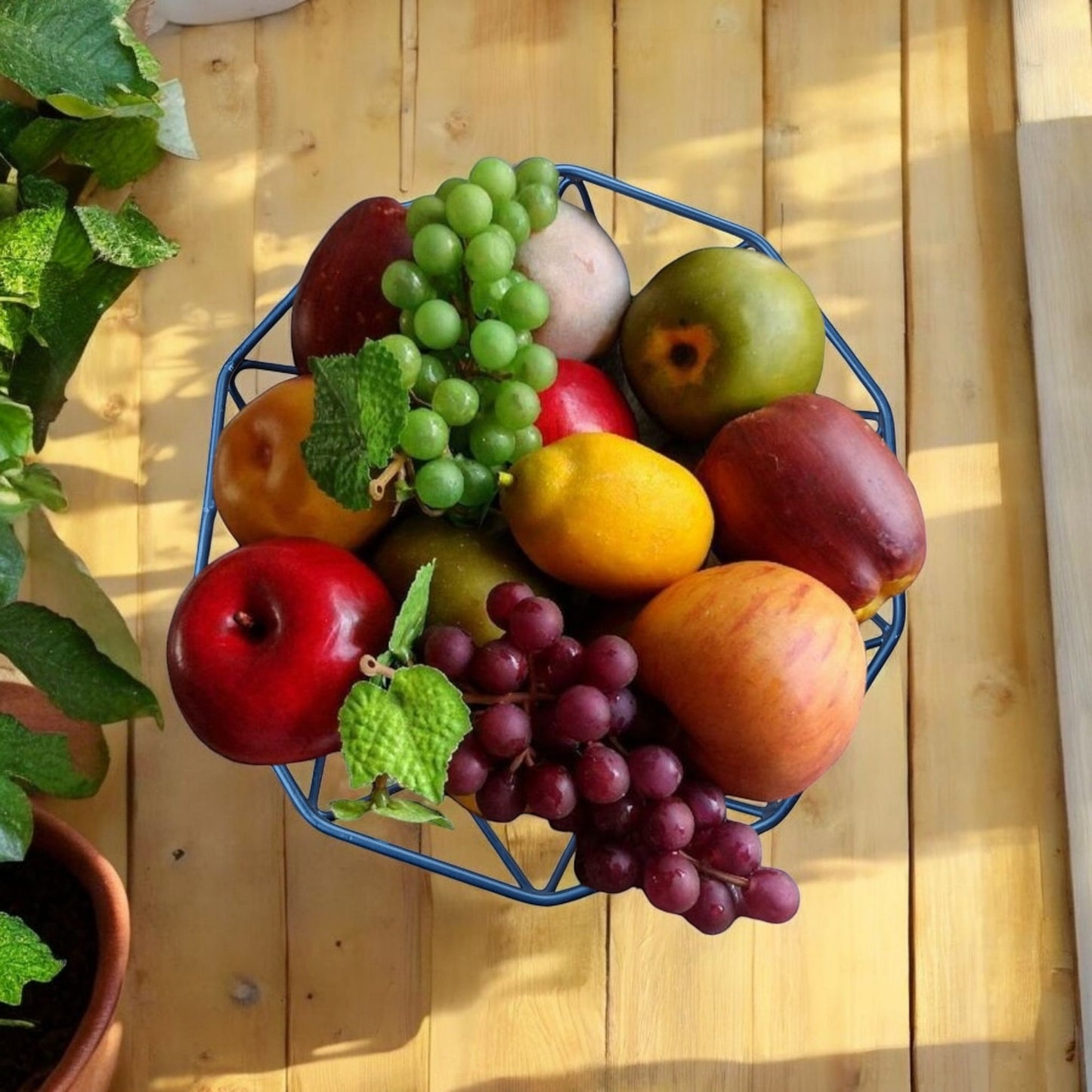 Exquisite Lotus Metal Fruit Bowl - Elegant Centerpiece for Dining and Home Decor - Ideal for Showcasing Fruits or Flowers, Adding a Touch of Elegance and Style to Any Table or Space