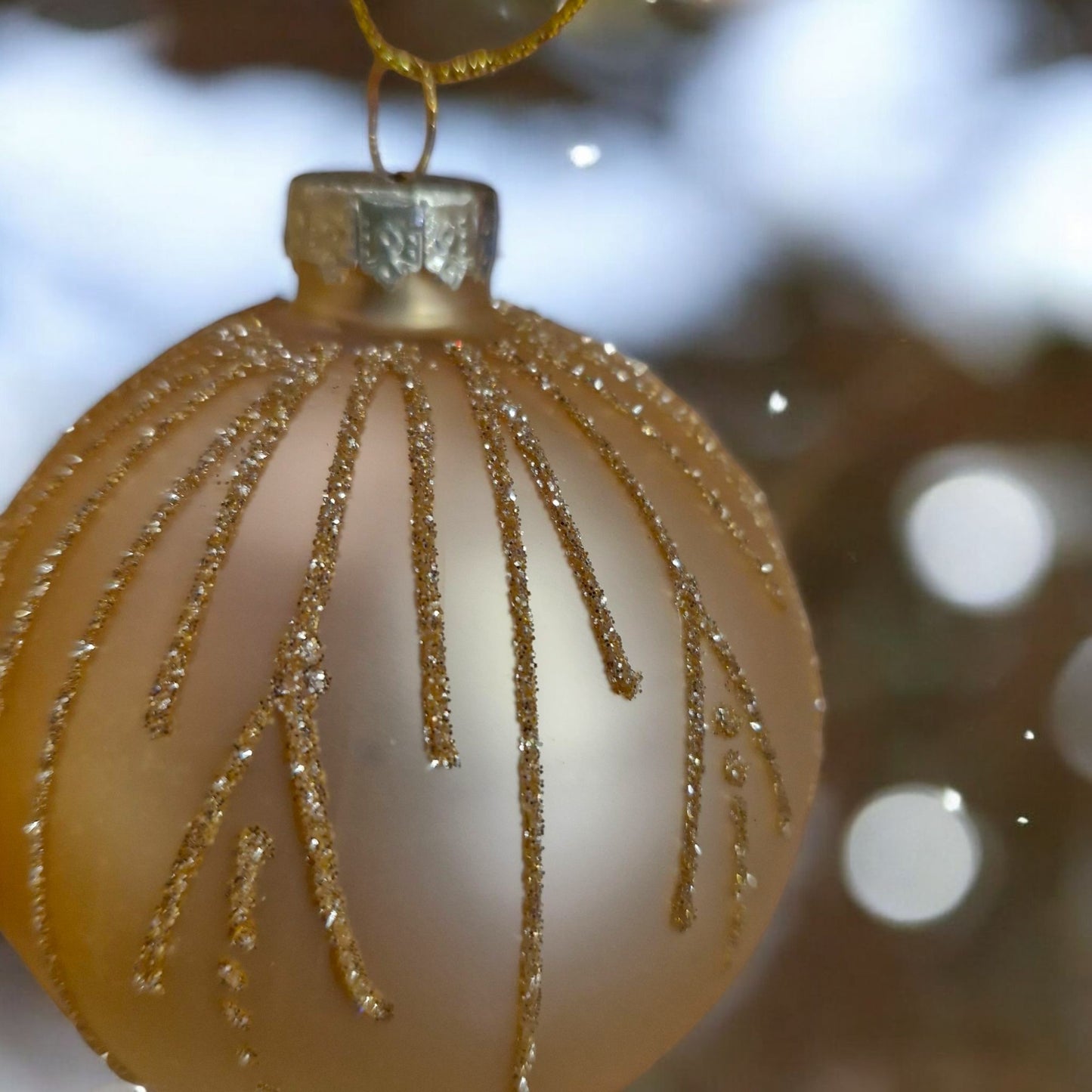 Rustic Brown Branch Bauble – Nature-Inspired Holiday Ornament for a Natural, Earthy Decor Look – Lightweight Resin Design with Eco-Friendly Paints, Ideal for Rustic Christmas Themes