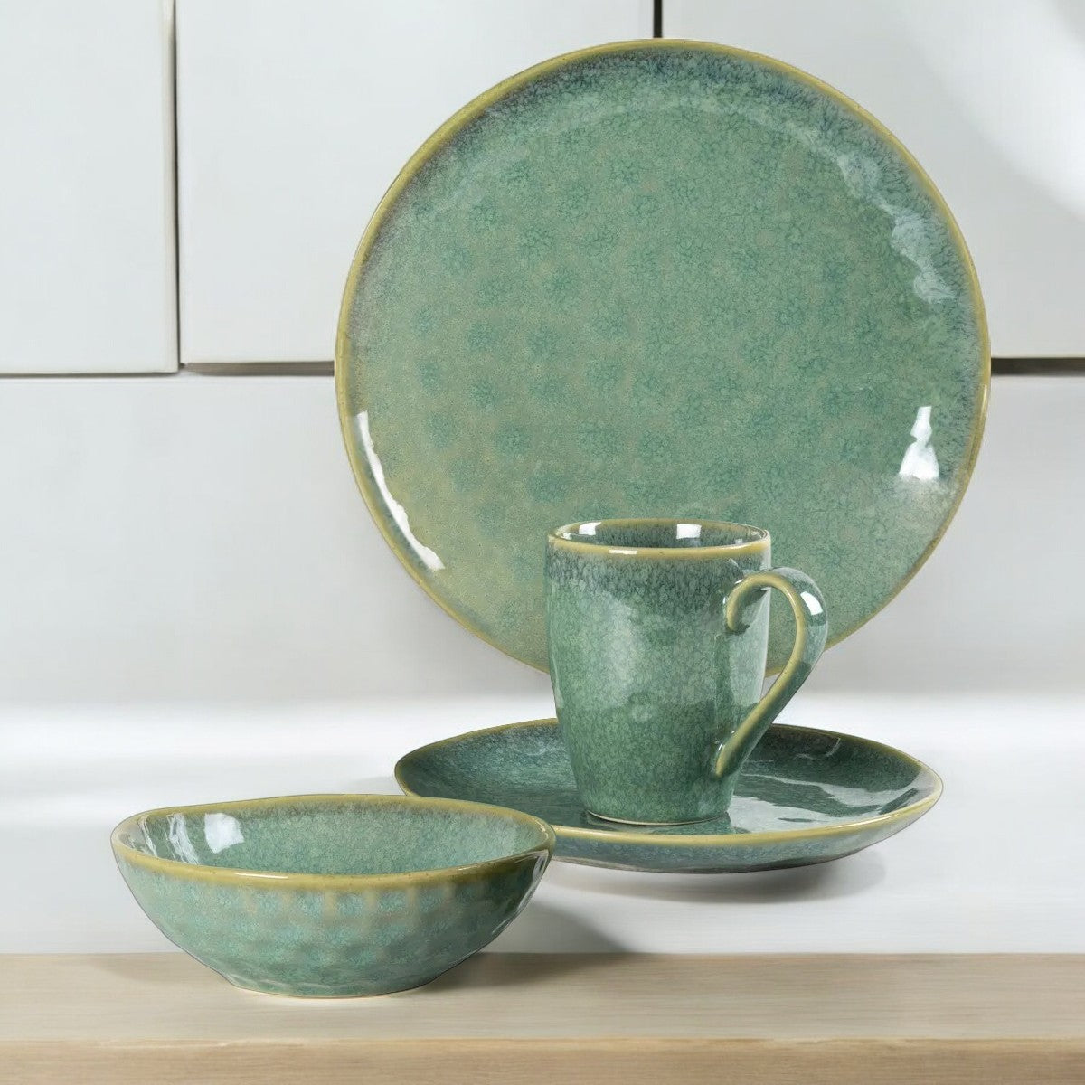 Waterdrop Crystal Green set of 16 piece stoneware Crockery