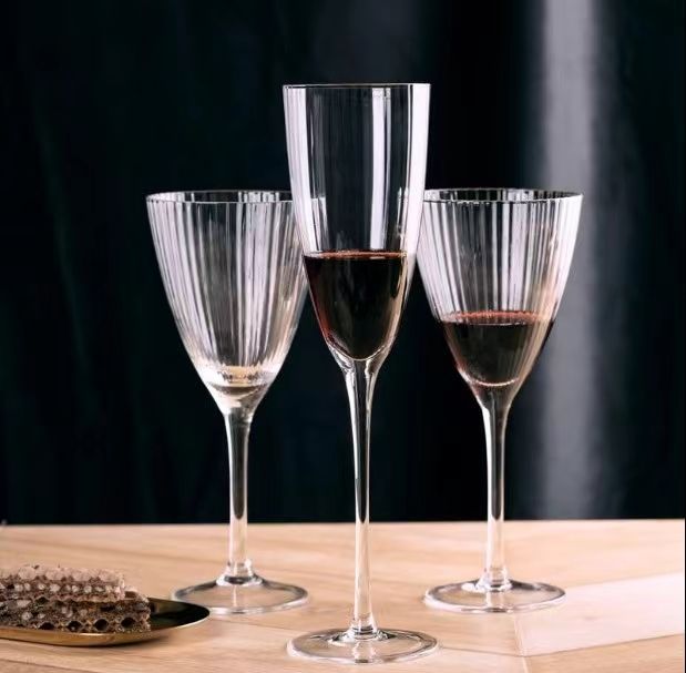 ribbed champagne glasses with gold rim shimmering crystal glasses with gold rim & grooves golden twenties champagne glass